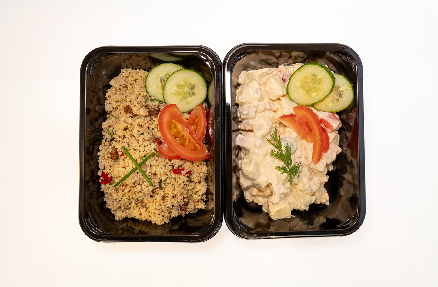 Assortiment de salades composées sur plat - la part