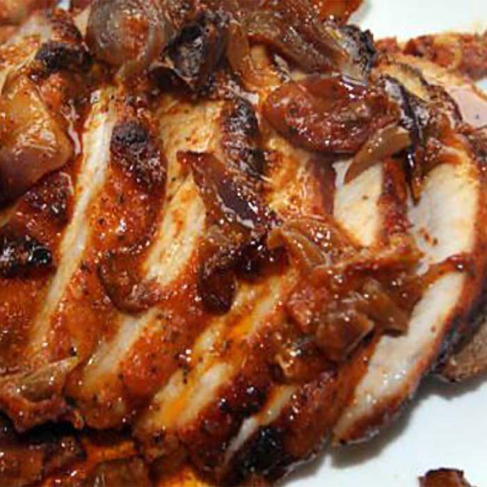 Rôti de porc aux oignons et tomates - la part